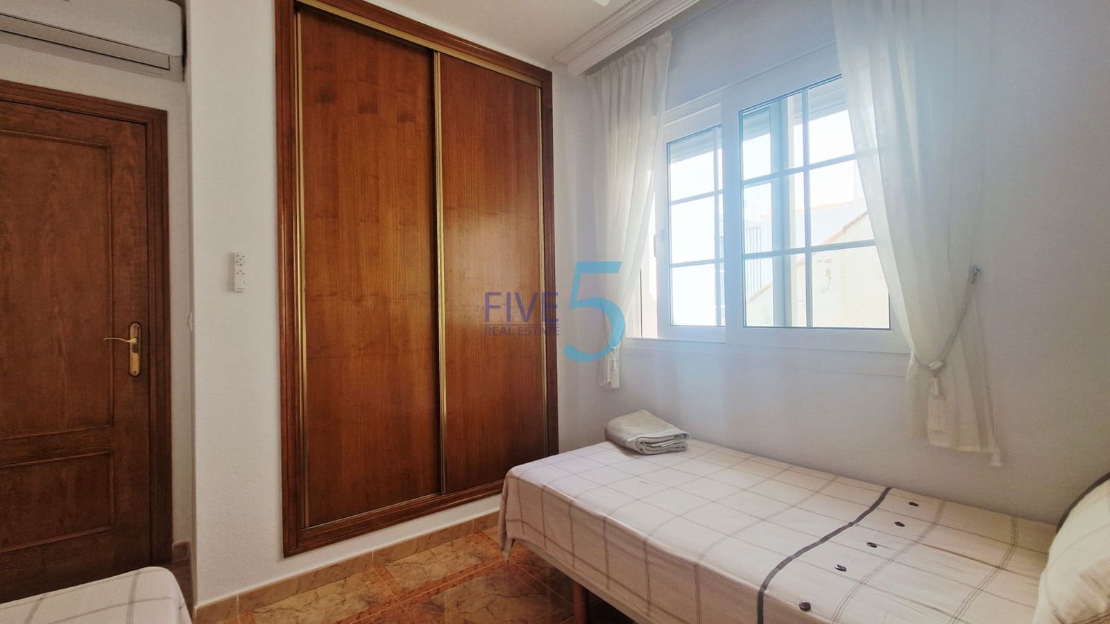 2 soverom Leilighet til salgs i Villamartin med svømmebasseng garasje - € 169 999 (Ref: 10099035)