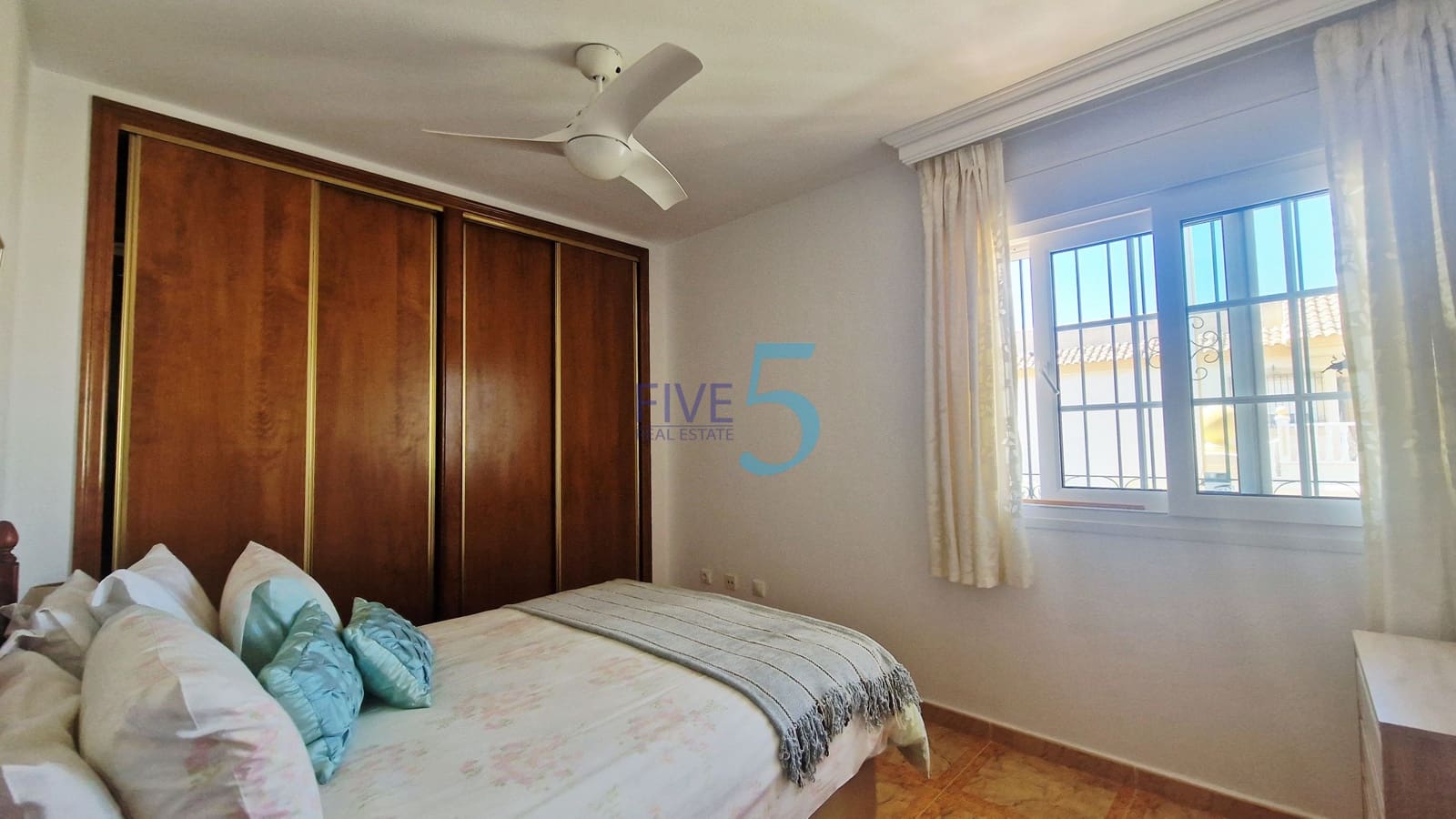 2 soverom Leilighet til salgs i Villamartin med svømmebasseng garasje - € 169 999 (Ref: 10099035)