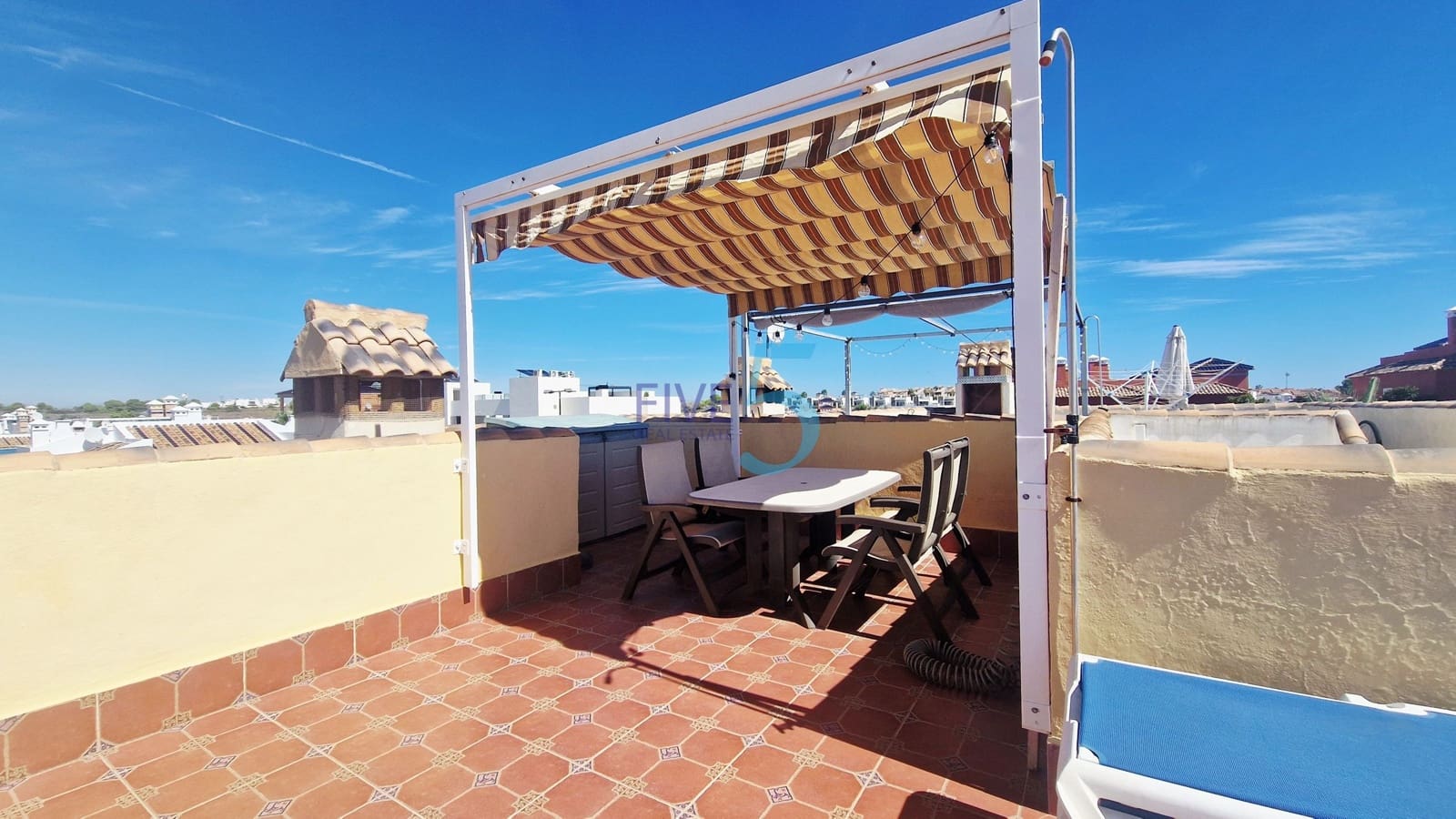 2 soverom Leilighet til salgs i Villamartin med svømmebasseng garasje - € 169 999 (Ref: 10099035)