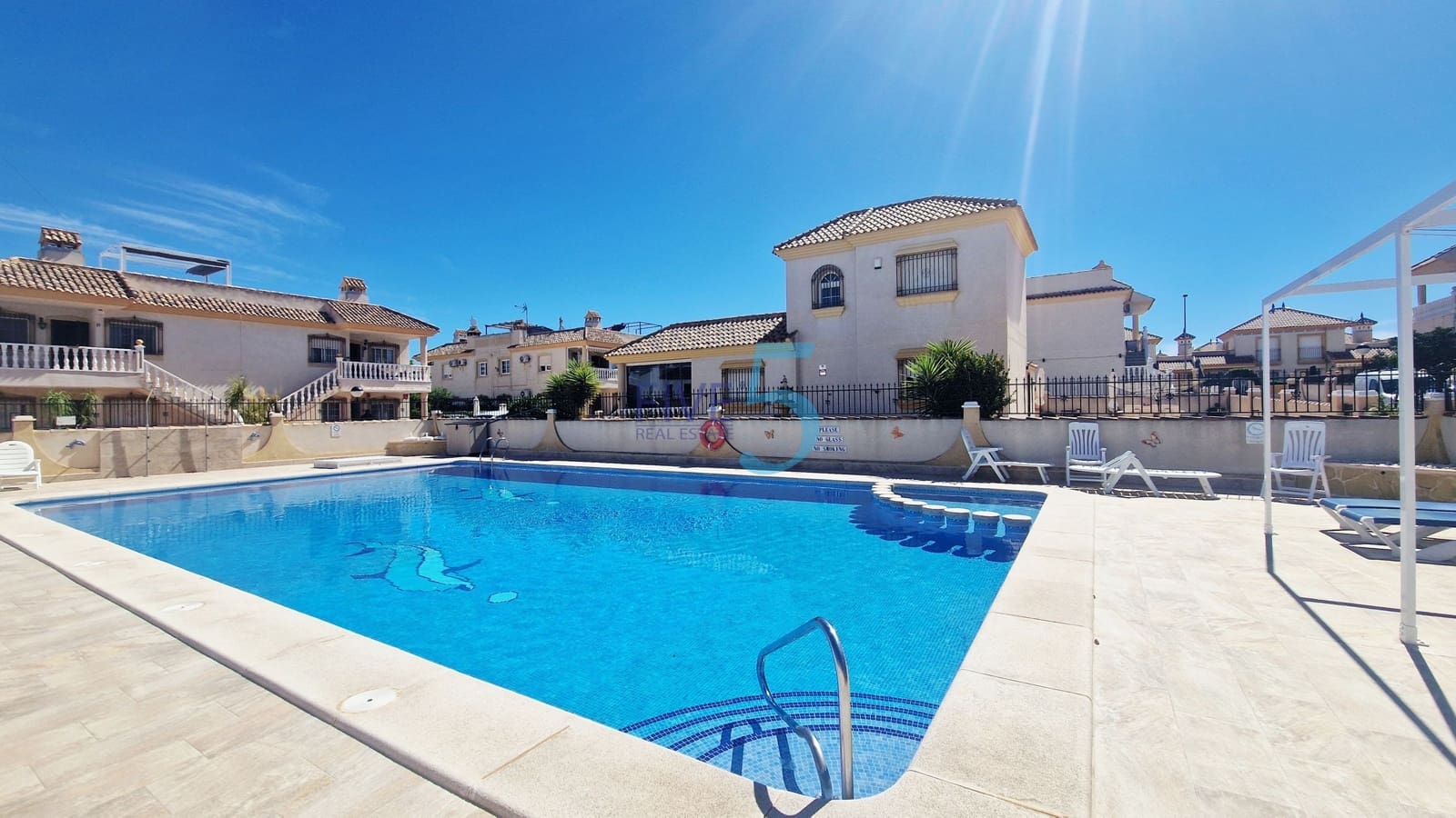 2 soverom Leilighet til salgs i Villamartin med svømmebasseng garasje - € 169 999 (Ref: 10099035)