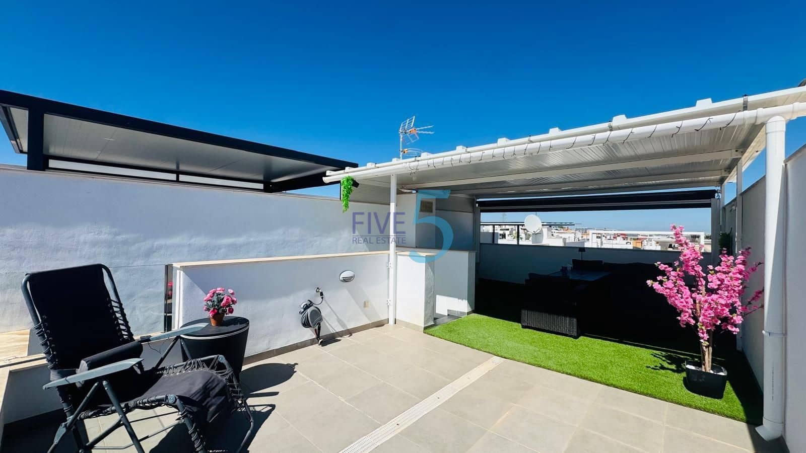 3 bedroom Townhouse for sale in Villamartin with pool - € 324,900 (Ref: 10099513)