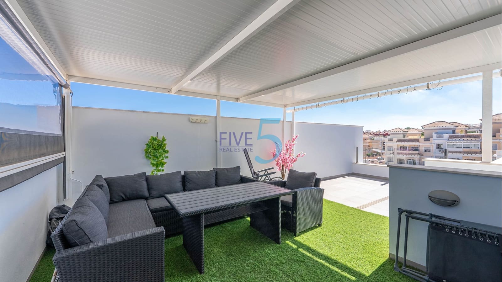 3 bedroom Townhouse for sale in Villamartin with pool - € 324,900 (Ref: 10099513)