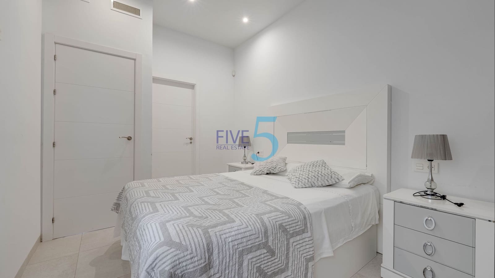 3 bedroom Townhouse for sale in Villamartin with pool - € 324,900 (Ref: 10099513)