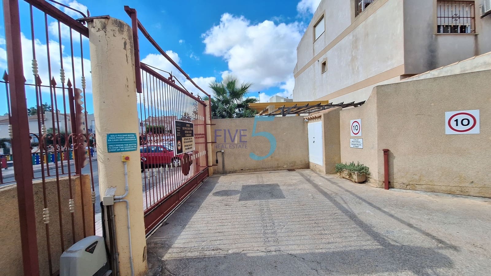 3 quarto Casa em Banda para venda em Playa Flamenca com piscina garagem - 220 000 € (Ref: 10101366)