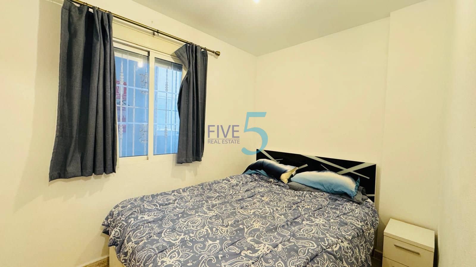 2 soveværelse Lejlighed til salg i Torrevieja med swimmingpool garage - € 129.950 (Ref: 10101368)