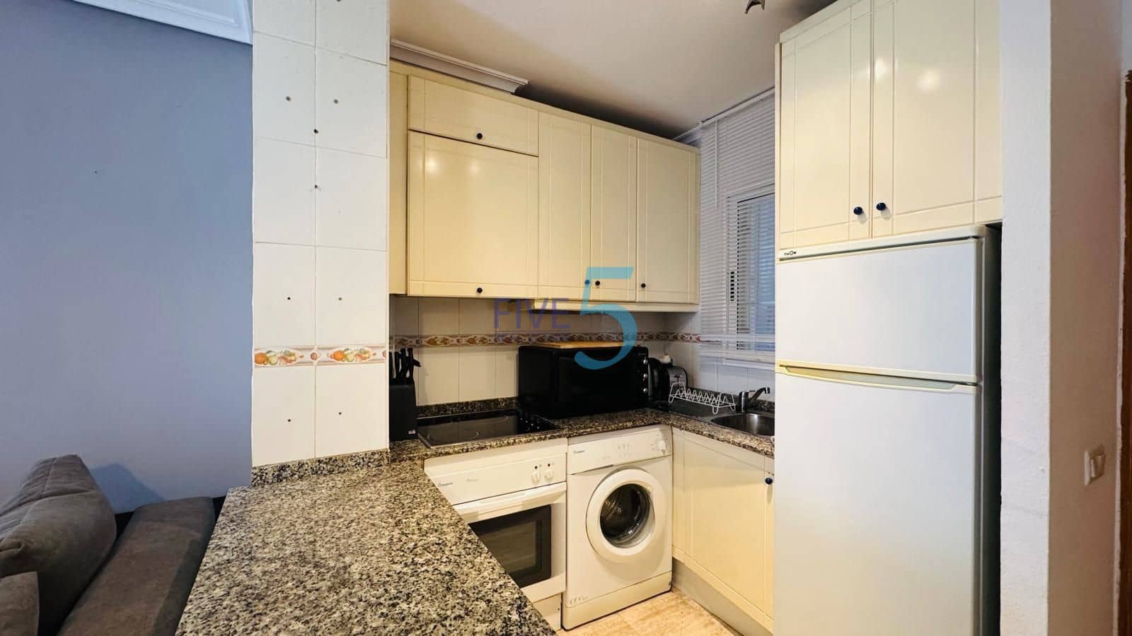 2 soveværelse Lejlighed til salg i Torrevieja med swimmingpool garage - € 129.950 (Ref: 10101368)