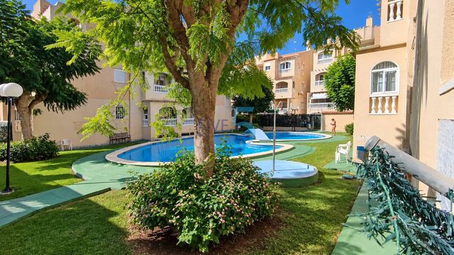 2 slaapkamer Appartement te koop in Torrevieja met zwembad - € 124.950 (Ref: 10101369)
