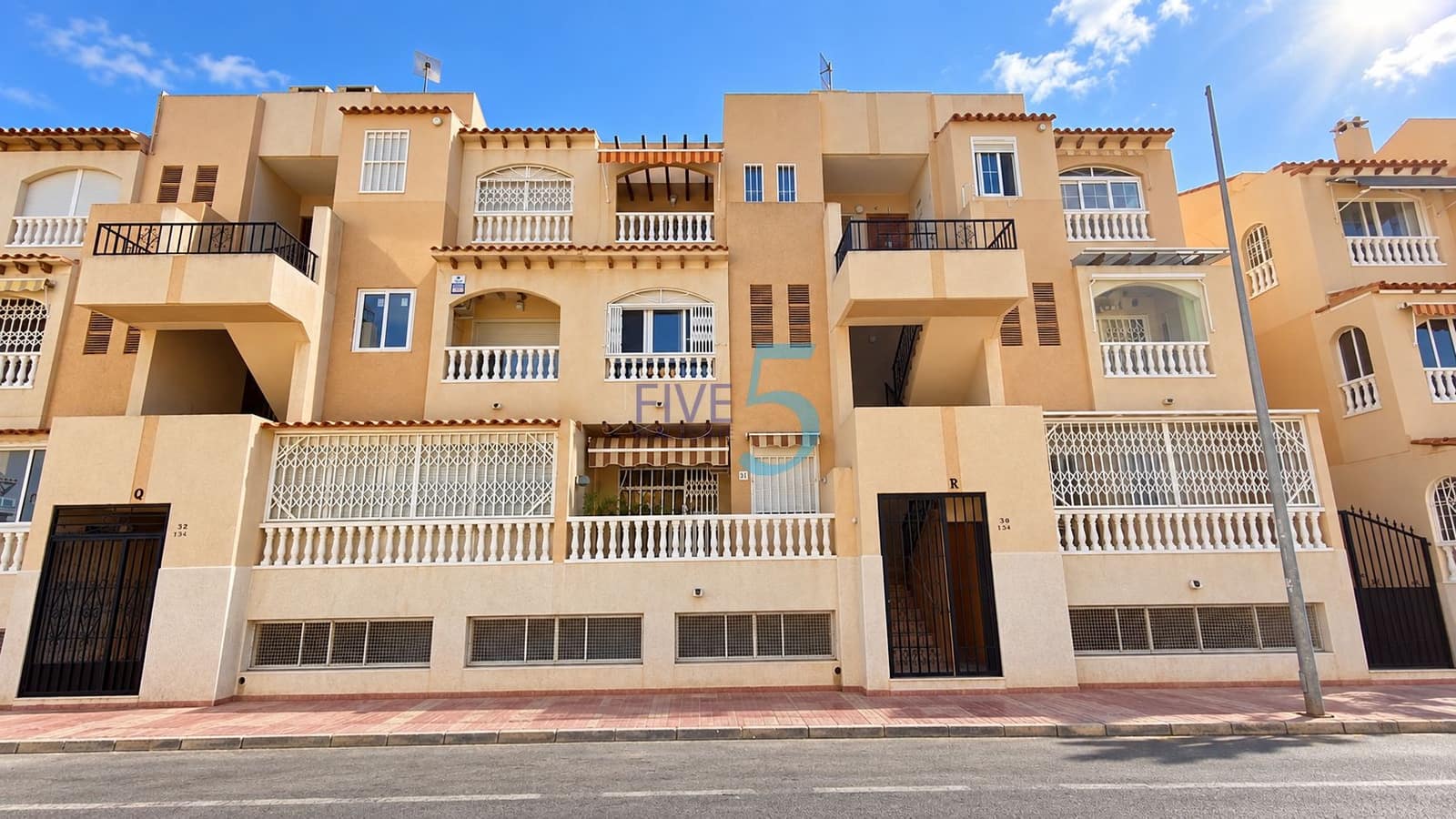 2 slaapkamer Appartement te koop in Torrevieja met zwembad - € 124.950 (Ref: 10101369)