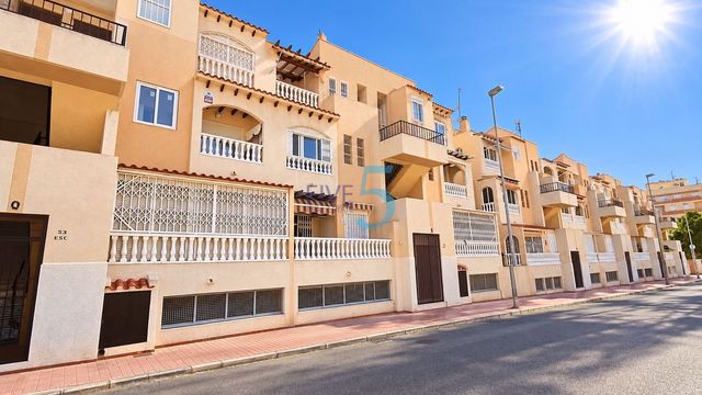 2 slaapkamer Appartement te koop in Torrevieja met zwembad - € 124.950 (Ref: 10101369)