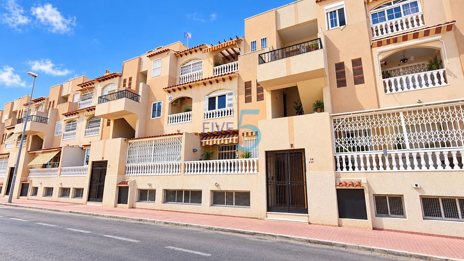 2 slaapkamer Appartement te koop in Torrevieja met zwembad - € 124.950 (Ref: 10101369)