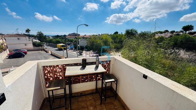 Apartamento de 1 habitación en Villamartin, Orihuela en venta con piscina garaje - 117.500 € (Ref: 10101370)