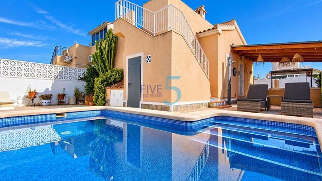 2 Zimmer Villa zu verkaufen in Benijófar mit Pool Garage - 245.000 € (Ref: 10101372)