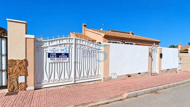 2 Zimmer Villa zu verkaufen in Benijófar mit Pool Garage - 245.000 € (Ref: 10101372)