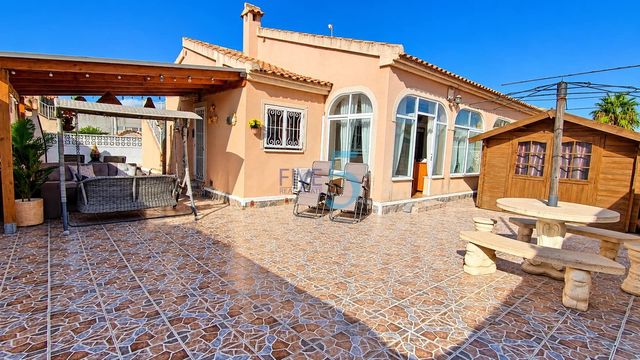 2 Zimmer Villa zu verkaufen in Benijófar mit Pool Garage - 245.000 € (Ref: 10101372)
