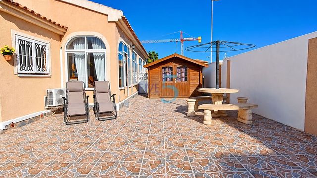 2 Zimmer Villa zu verkaufen in Benijófar mit Pool Garage - 245.000 € (Ref: 10101372)