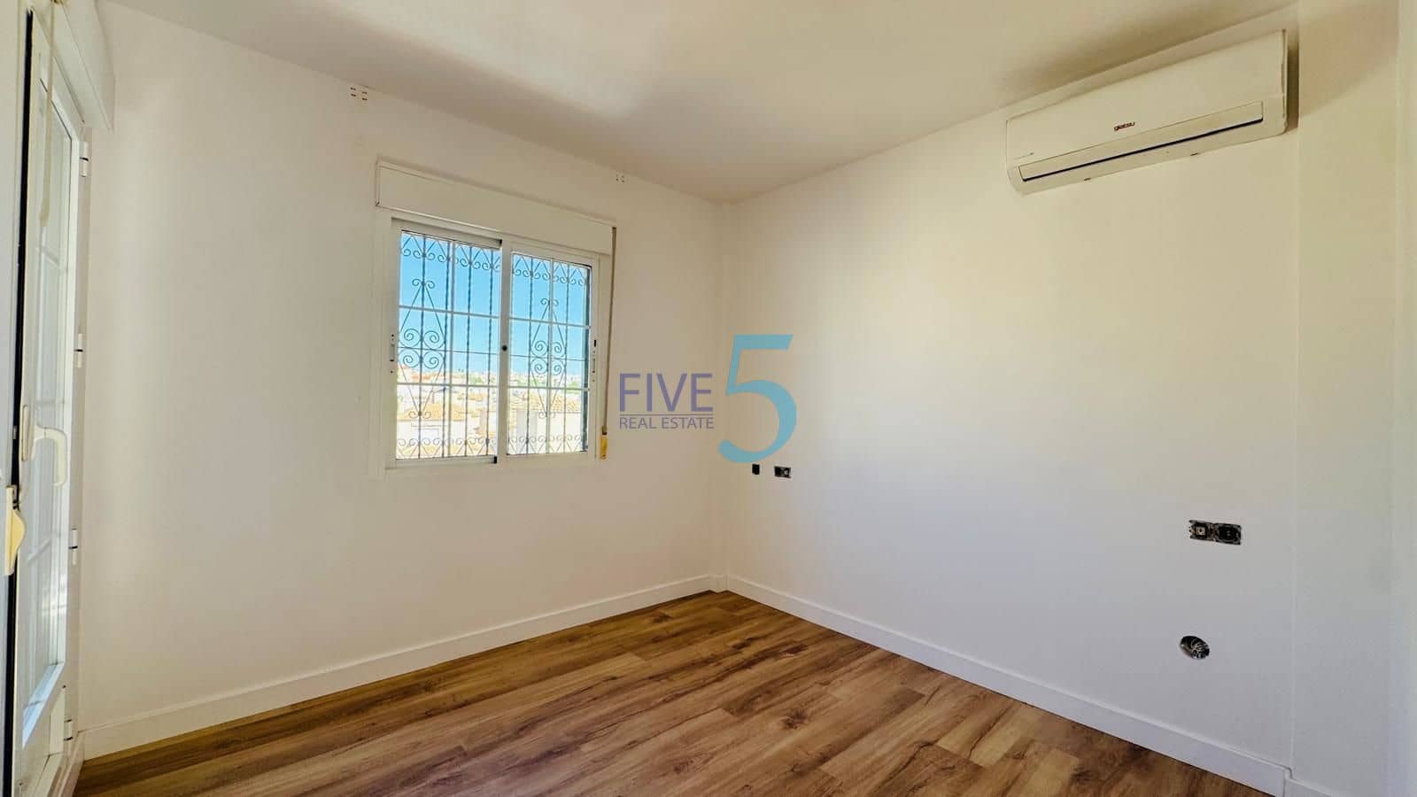 3 chambre Maison de Ville à vendre à Villamartin avec piscine garage - 235 000 € (Ref: 10106514)