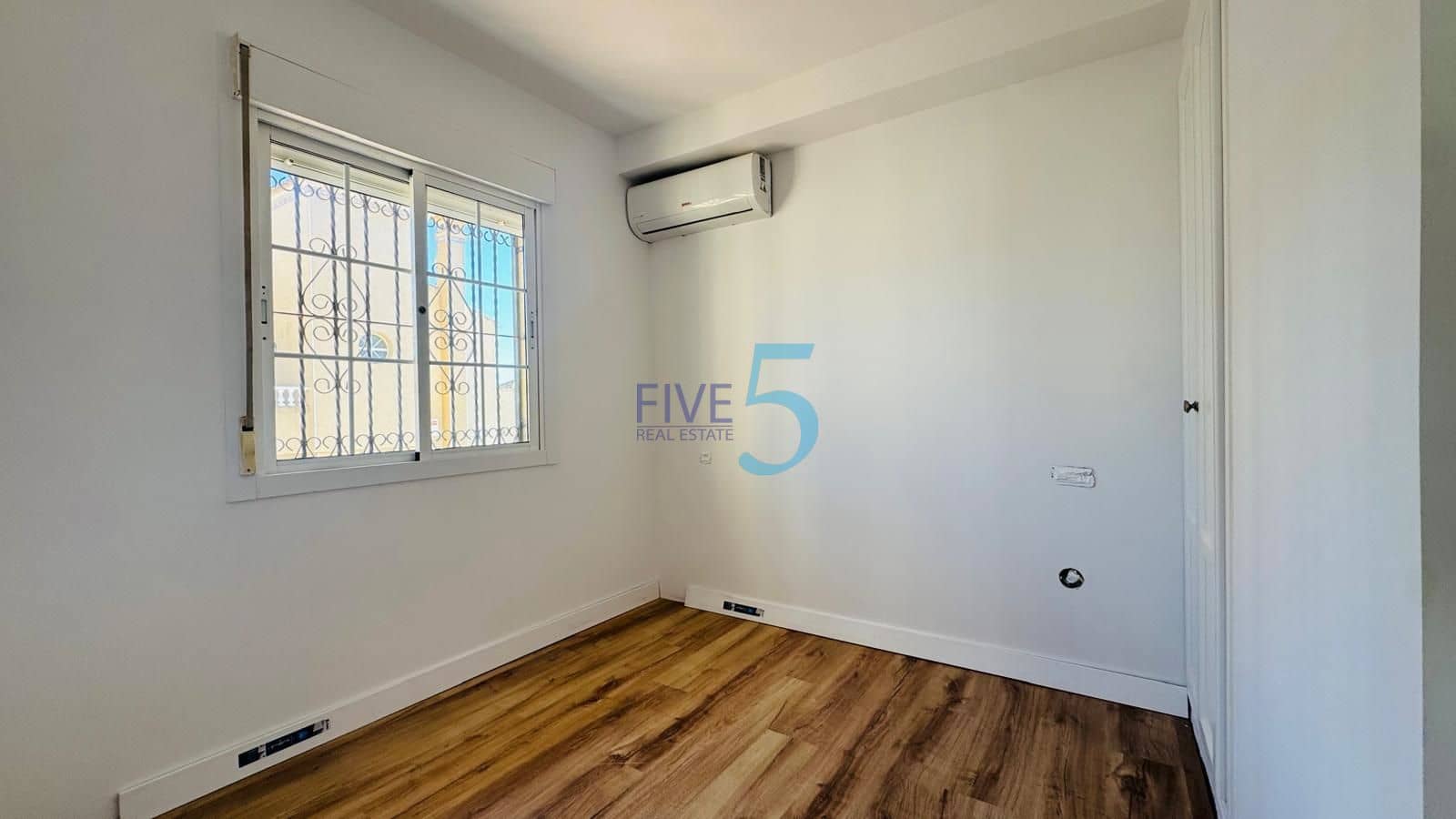 3 chambre Maison de Ville à vendre à Villamartin avec piscine garage - 235 000 € (Ref: 10106514)