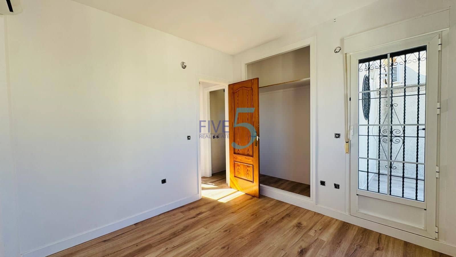 3 chambre Maison de Ville à vendre à Villamartin avec piscine garage - 235 000 € (Ref: 10106514)