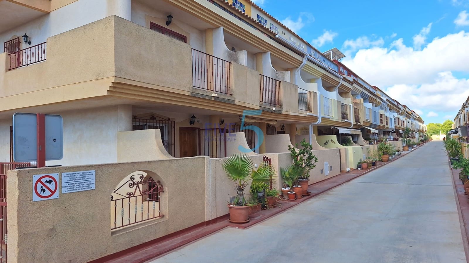 Casa de 3 habitaciones en Playa Flamenca en venta con piscina garaje - 200.000 € (Ref: 10109949)