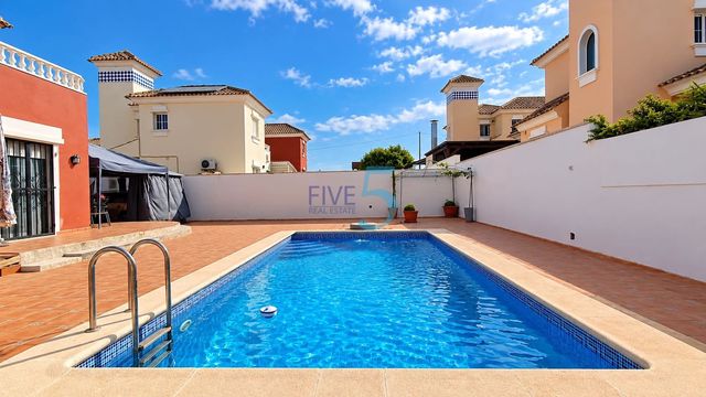 3 slaapkamer Villa te koop in Lo Crispin, Algorfa met zwembad garage - € 320.000 (Ref: 10114609)