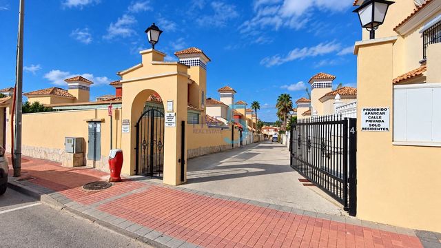 3 slaapkamer Villa te koop in Lo Crispin, Algorfa met zwembad garage - € 320.000 (Ref: 10114609)