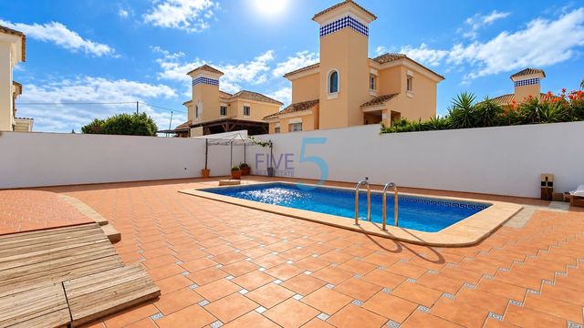 3 slaapkamer Villa te koop in Lo Crispin, Algorfa met zwembad garage - € 320.000 (Ref: 10114609)