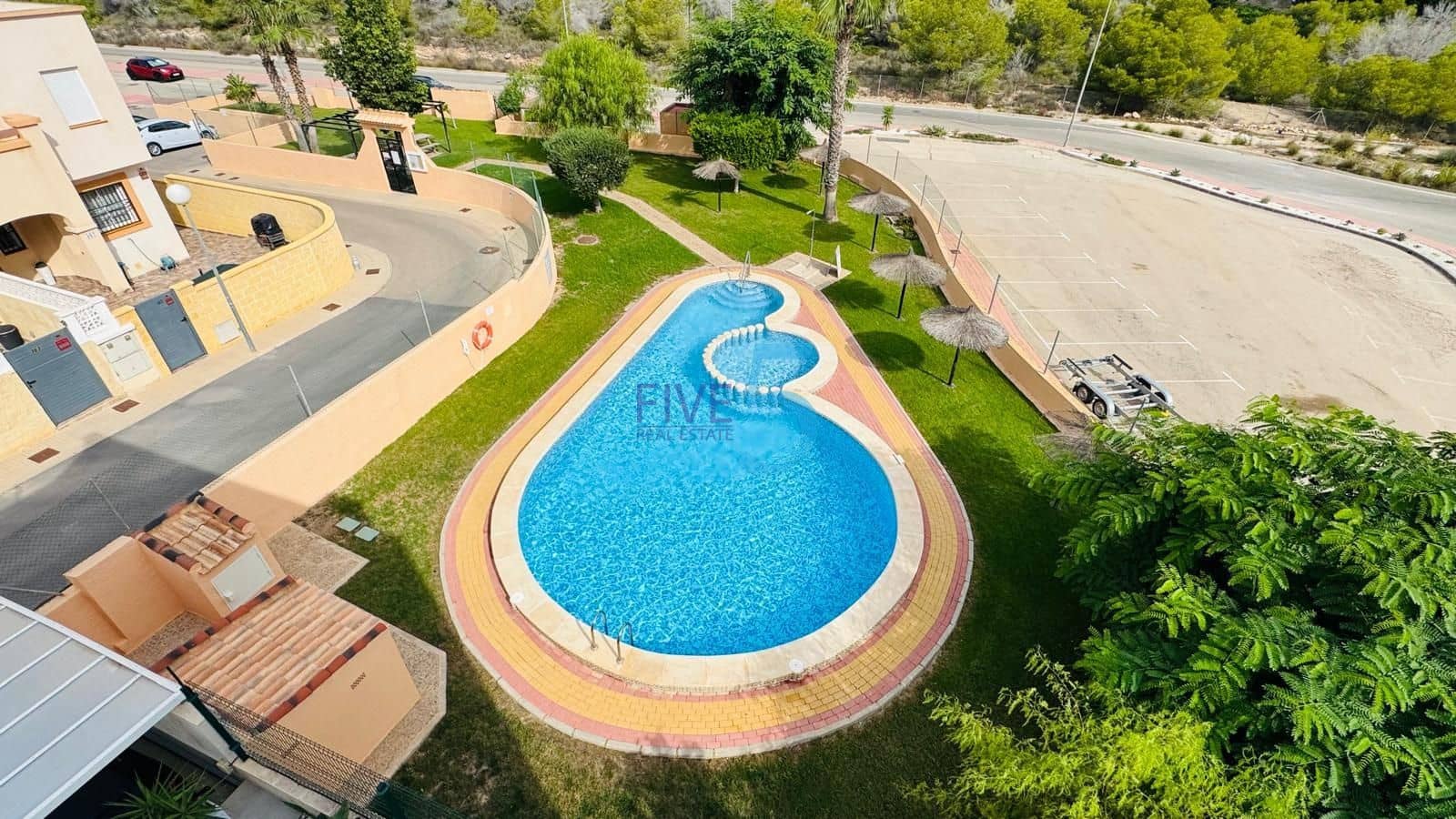 3 camera da letto Villa in vendita in Villamartin con piscina garage - 398.000 € (Rif: 10116038)