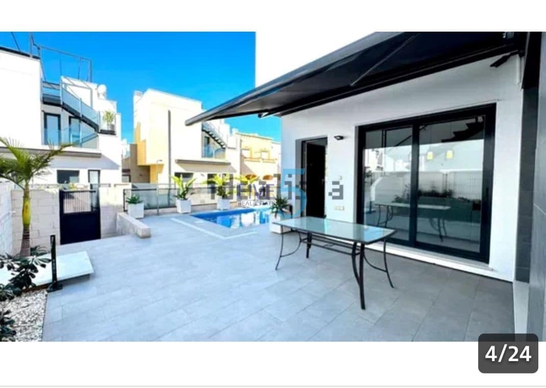 3 bedroom Villa for sale in Villamartin with pool garage - € 398,000 (Ref: 10116038)