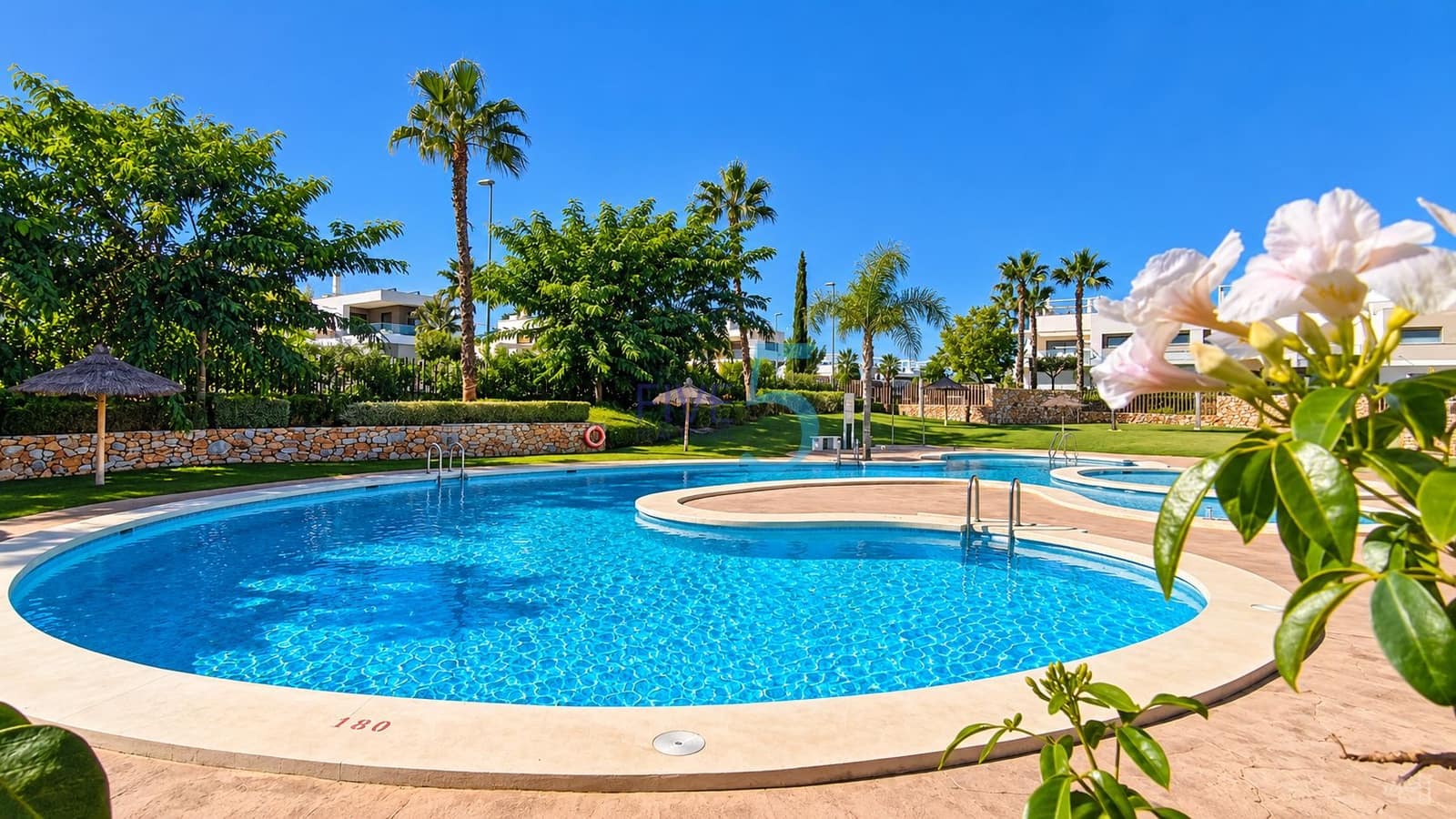Apartamento de 2 habitaciones en Vistabella en venta con piscina garaje - 249.995 € (Ref: 10118602)