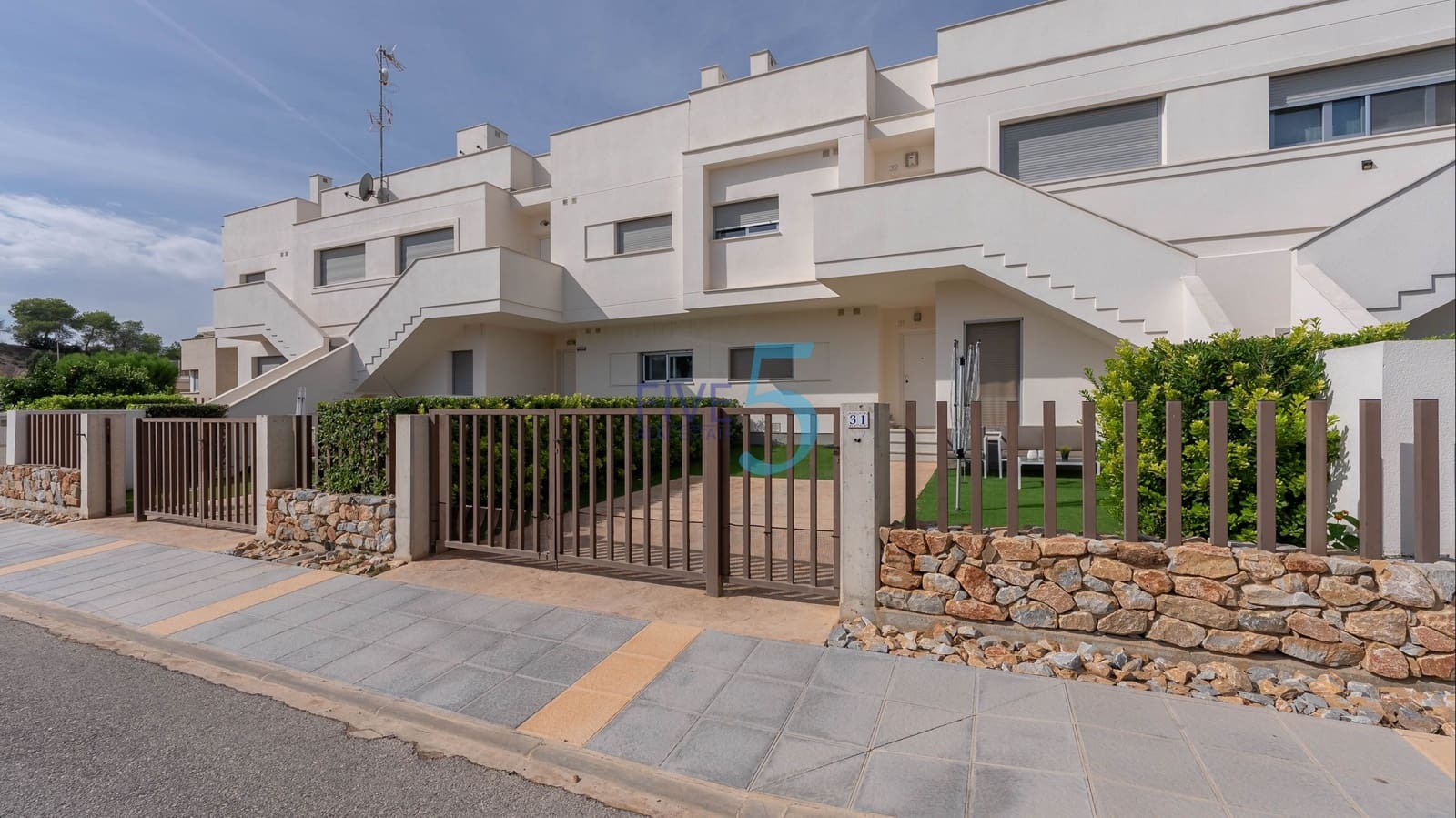 2 bedroom Apartment for sale in Vistabella with pool garage - € 249,995 (Ref: 10118602)