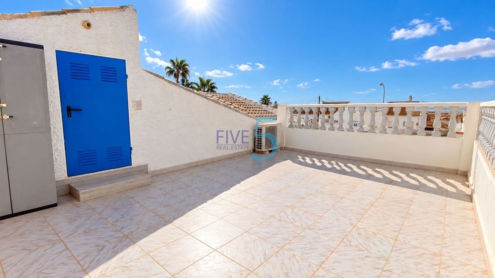 4 makuuhuone Huvila myytävänä paikassa Torrevieja mukana uima-altaan 
autotalli - 425 000 € (Ref: 10118603)