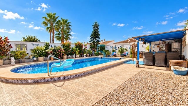 4 makuuhuone Huvila myytävänä paikassa Torrevieja mukana uima-altaan 
autotalli - 425 000 € (Ref: 10118603)