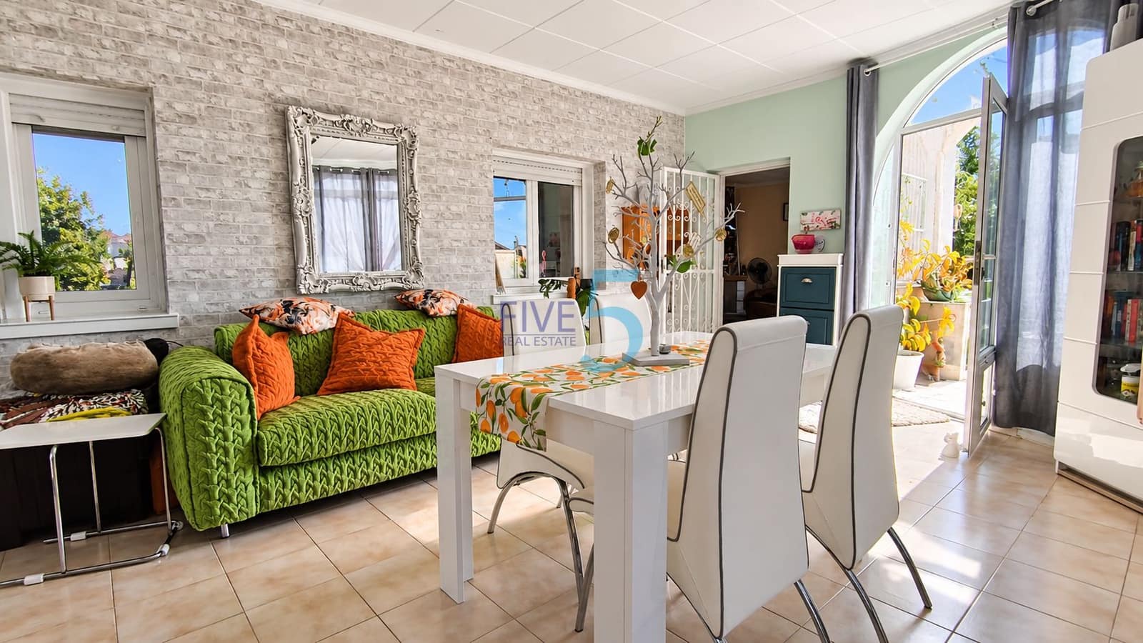 4 makuuhuone Huvila myytävänä paikassa Torrevieja mukana uima-altaan 
autotalli - 425 000 € (Ref: 10118603)