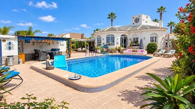 4 makuuhuone Huvila myytävänä paikassa Torrevieja mukana uima-altaan 
autotalli - 425 000 € (Ref: 10118603)