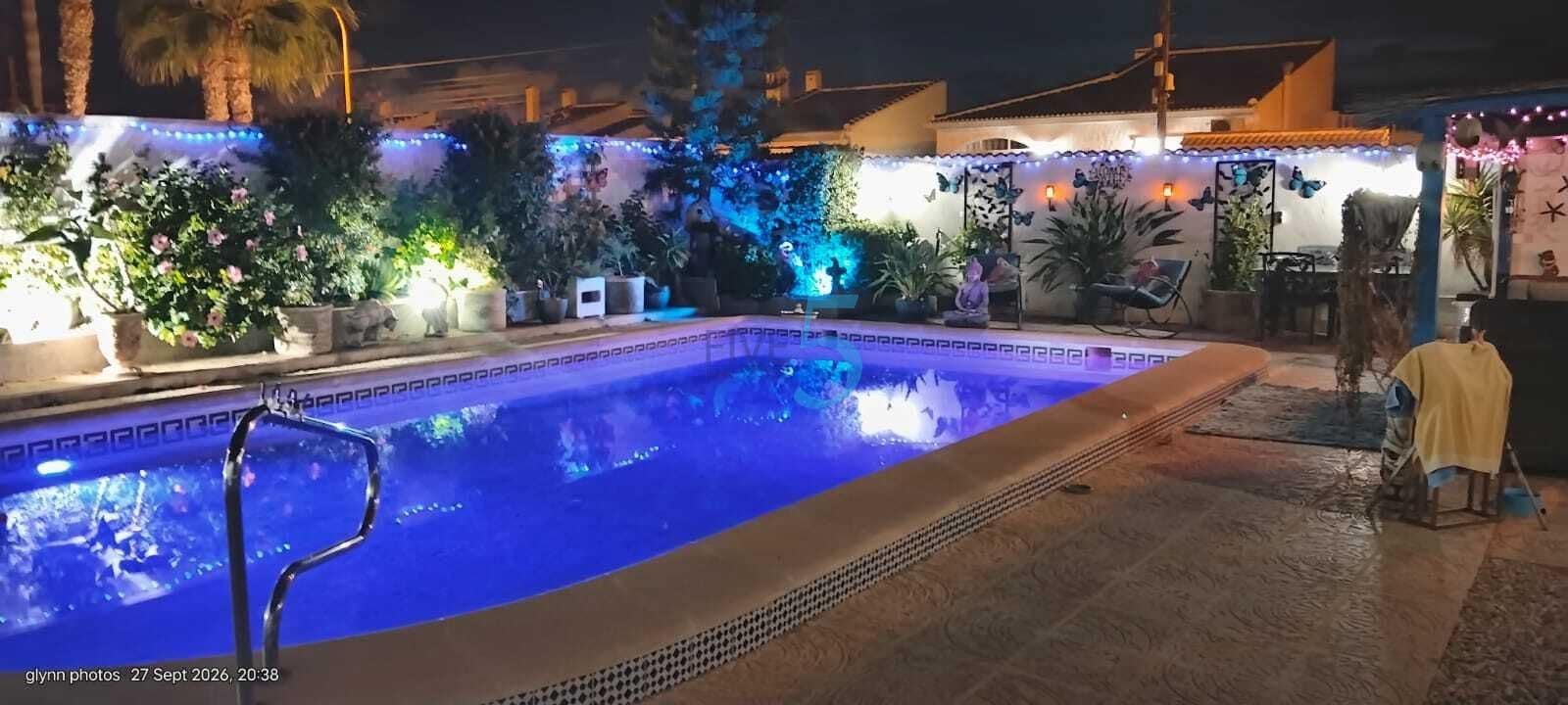 4 makuuhuone Huvila myytävänä paikassa Torrevieja mukana uima-altaan 
autotalli - 425 000 € (Ref: 10118603)
