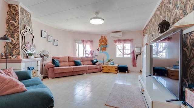 Chalet de 4 habitaciones en Torrevieja en venta con piscina garaje - 425.000 € (Ref: 10118603)