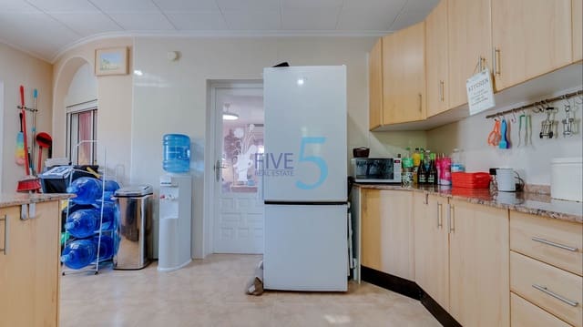 Chalet de 4 habitaciones en Torrevieja en venta con piscina garaje - 425.000 € (Ref: 10118603)