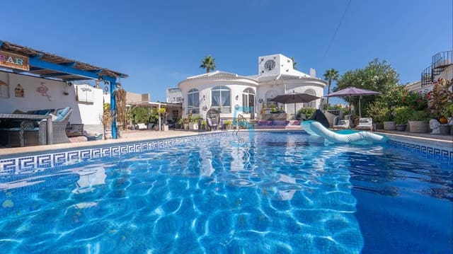 Chalet de 4 habitaciones en Torrevieja en venta con piscina garaje - 425.000 € (Ref: 10118603)