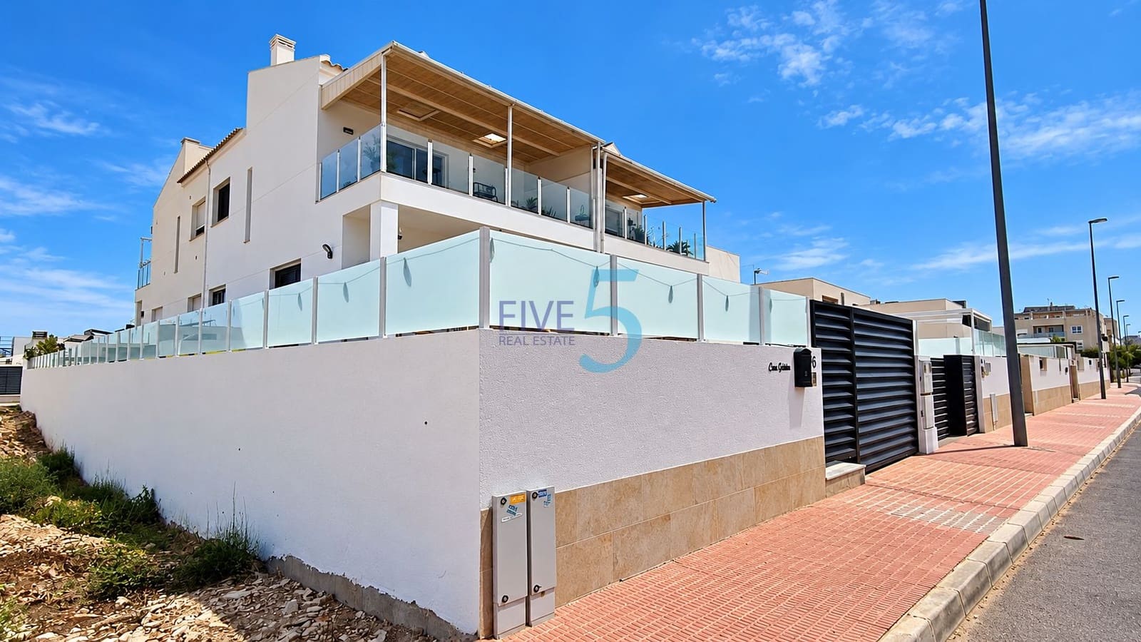 3 soveværelse Villa til salg i Daya Nueva med swimmingpool - € 325.000 (Ref: 10120601)