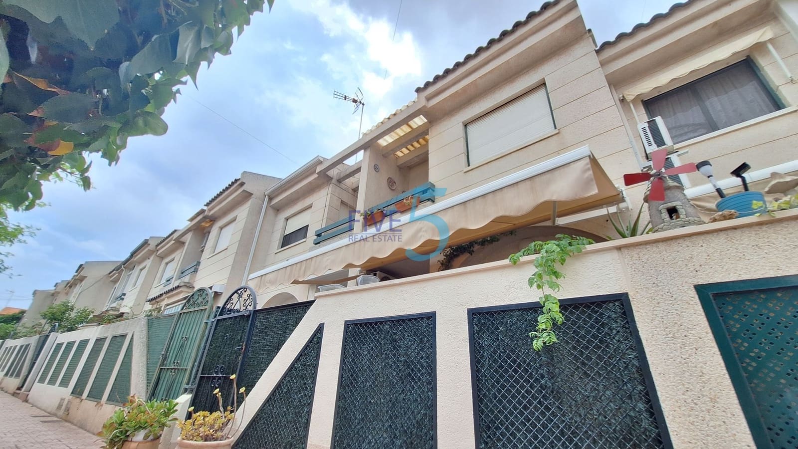 2 slaapkamer Halfvrijstaande villa te koop in San Fulgencio met zwembad garage - € 148.000 (Ref: 10130515)