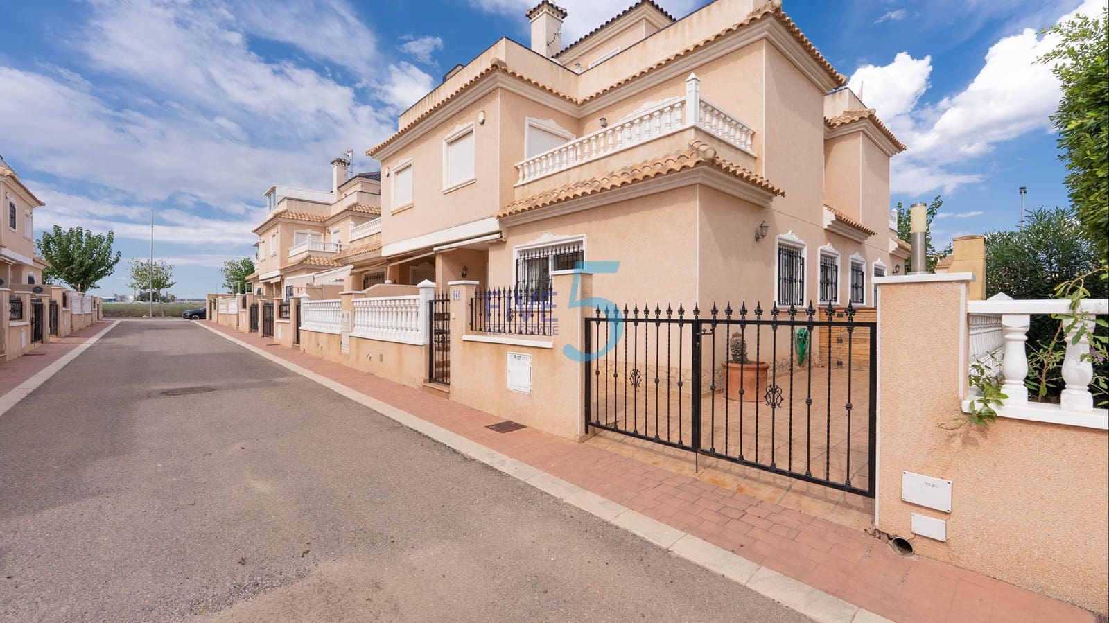 3 bedroom Townhouse for sale in Torre de la Horadada with pool garage - € 289,000 (Ref: 10130671)