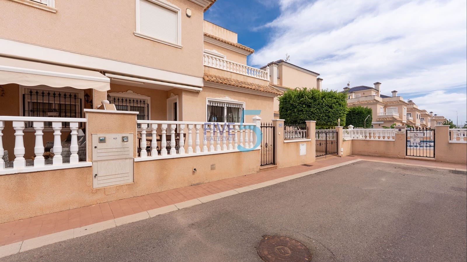 3 bedroom Townhouse for sale in Torre de la Horadada with pool garage - € 289,000 (Ref: 10130671)