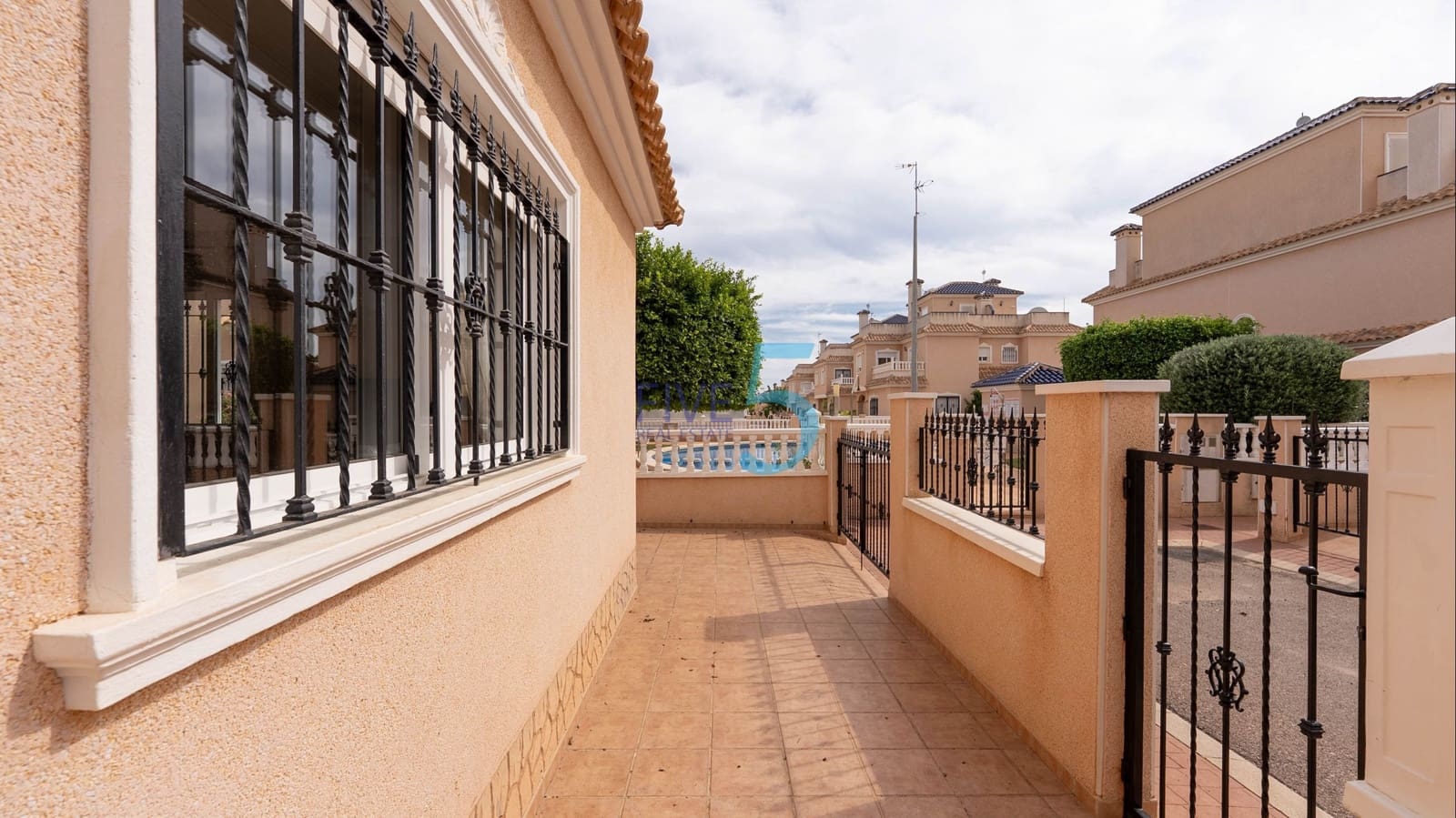 3 bedroom Townhouse for sale in Torre de la Horadada with pool garage - € 289,000 (Ref: 10130671)