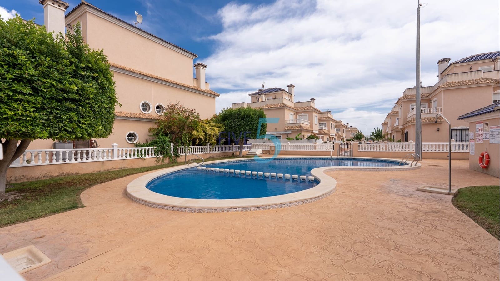 3 bedroom Townhouse for sale in Torre de la Horadada with pool garage - € 289,000 (Ref: 10130671)