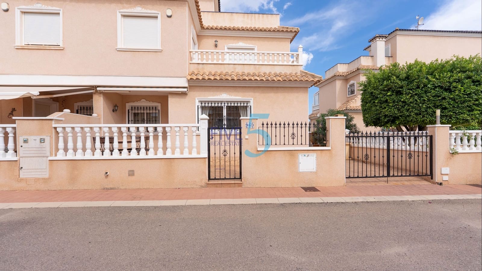 3 bedroom Townhouse for sale in Torre de la Horadada with pool garage - € 289,000 (Ref: 10130671)
