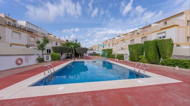 3 soveværelse Byhus til salg i Torre de la Horadada, Pilar de la Horadada med swimmingpool garage - € 249.999 (Ref: 10132155)
