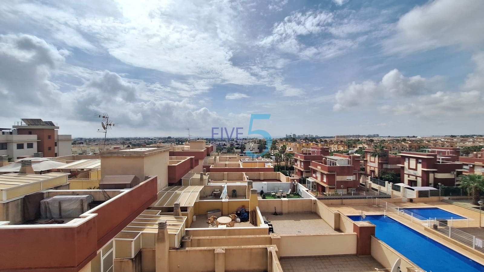 3 sovrum Lägenhet till salu i Orihuela Costa med pool - 279 900 € (Ref: 10132156)