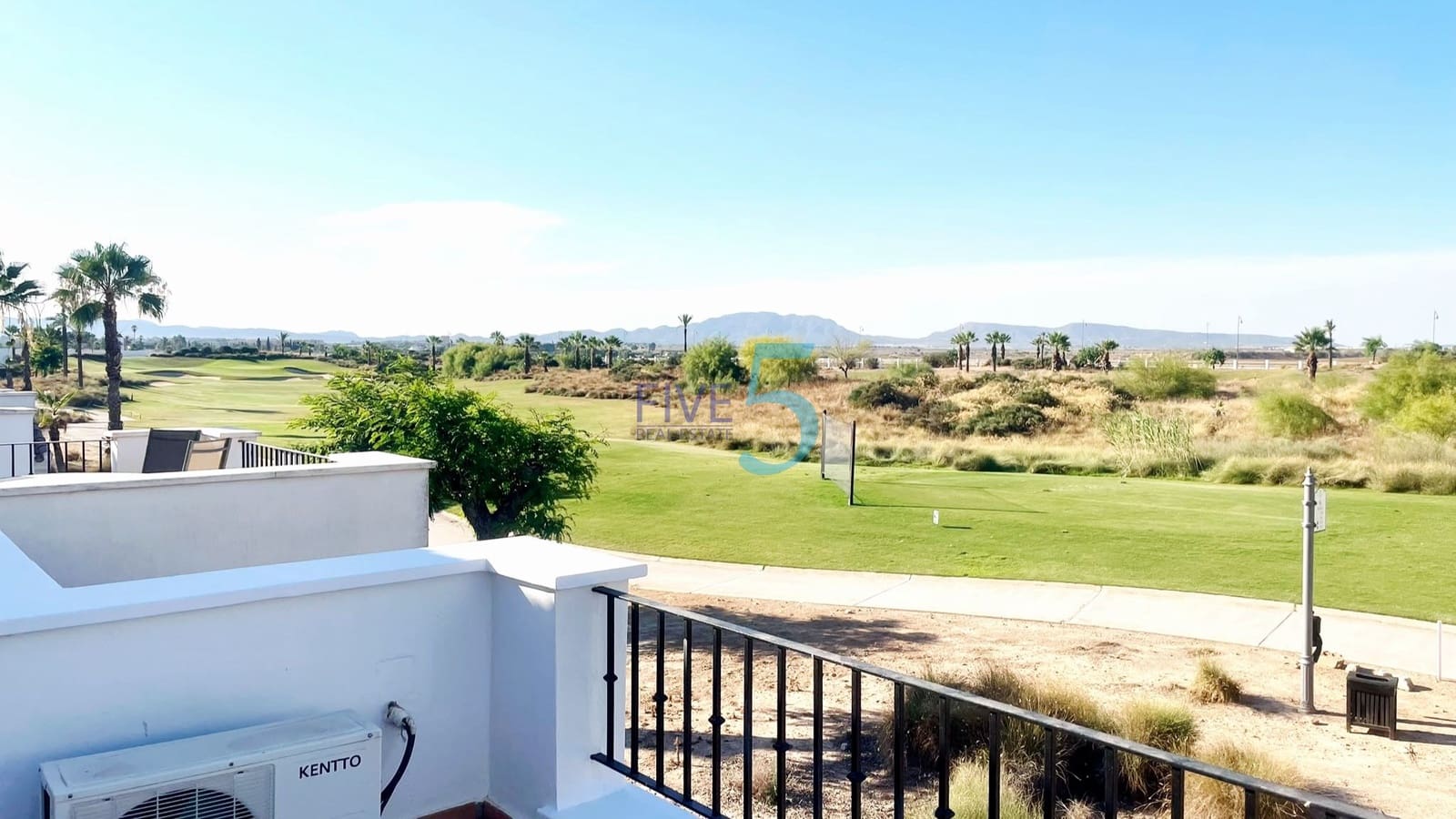 2 makuuhuone Omakotitalo myytävänä paikassa La Torre Golf Resort mukana uima-altaan 
autotalli - 240 000 € (Ref: 10132158)