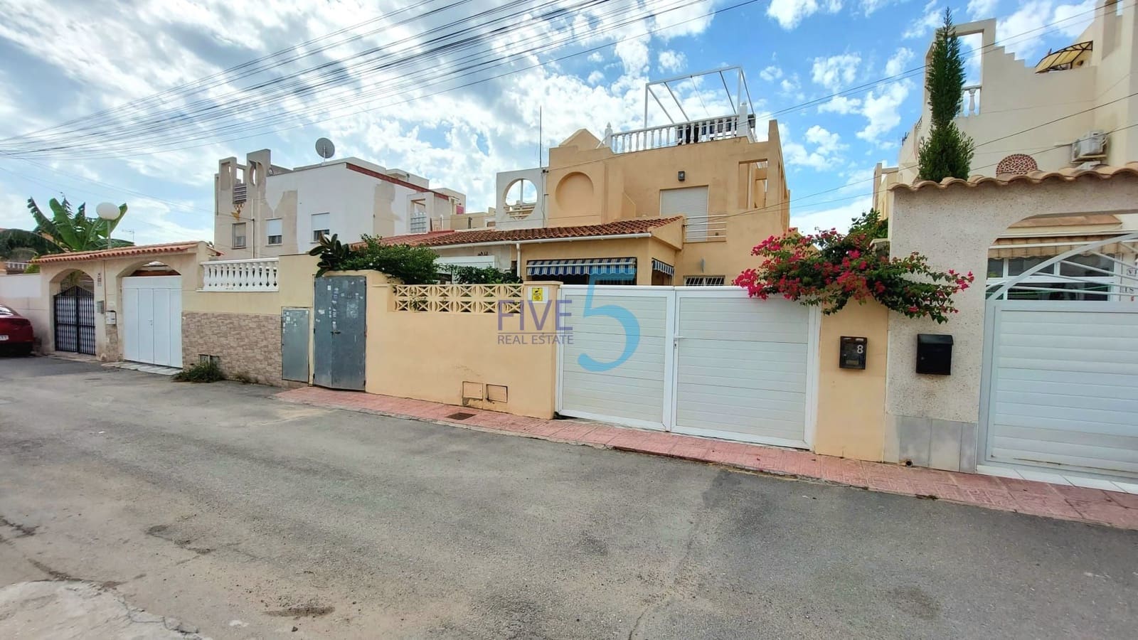 Pareado de 2 habitaciones en Torrevieja en venta con garaje - 178.000 € (Ref: 10135054)