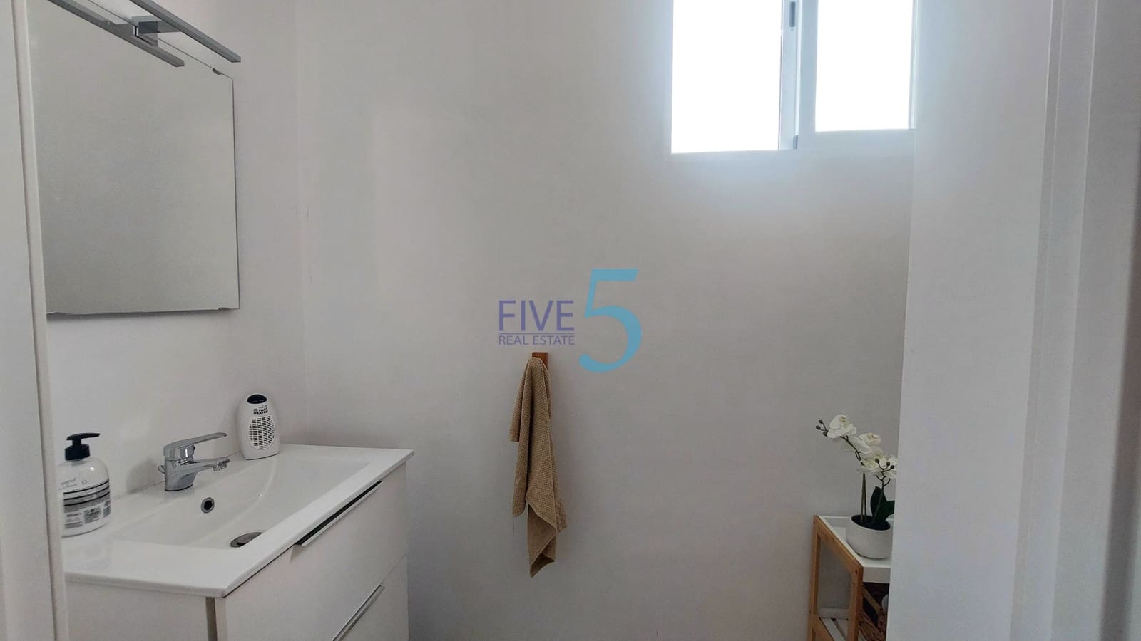Pareado de 2 habitaciones en Torrevieja en venta con garaje - 178.000 € (Ref: 10135054)